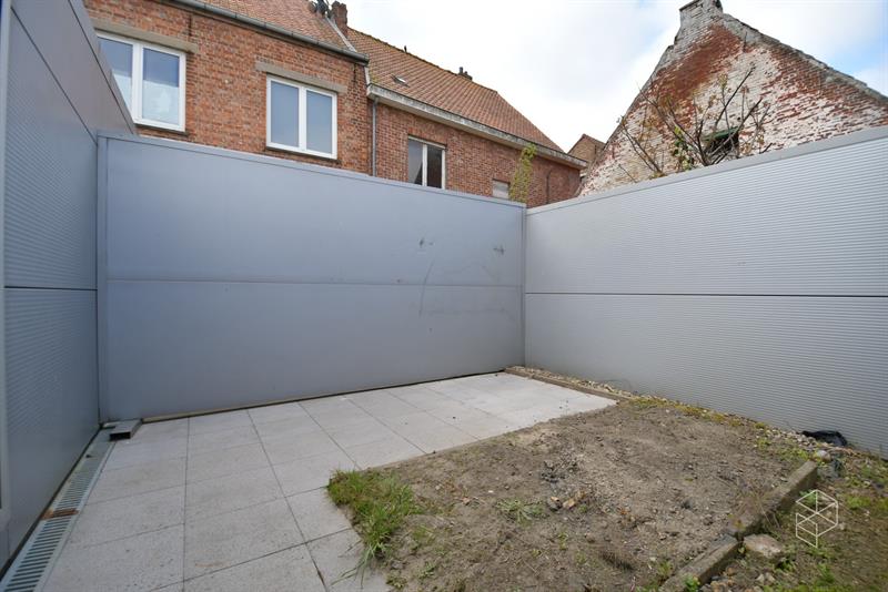Ruime loods met kantoor ruimte (249m²) te Maldegem - 10