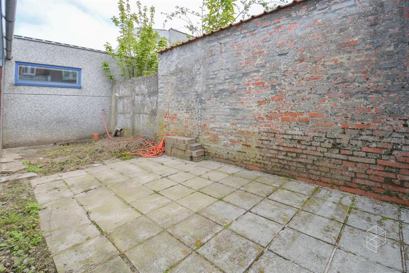 Ruime loods met kantoor ruimte (249m²) te Maldegem - 9