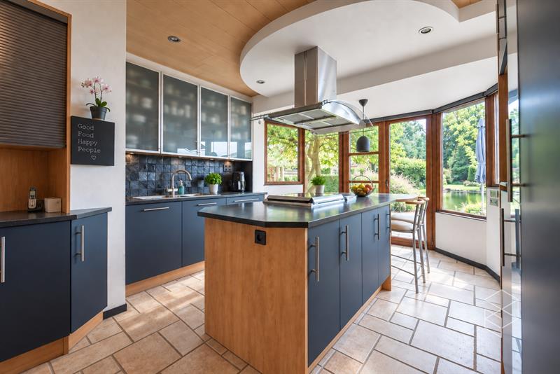 IN OPTIE - COMPROMIS IN OPMAAK | Karaktervolle villa met polyvalent bijgebouw, zwemvijver & aangelegde tuin met uitweg op 4.009m² - 16