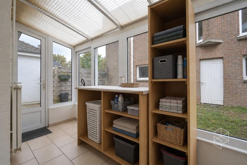 Grote loods met burelen, 3 garages, ruime buitenruimte en woning te koop in Hertsberge - 14