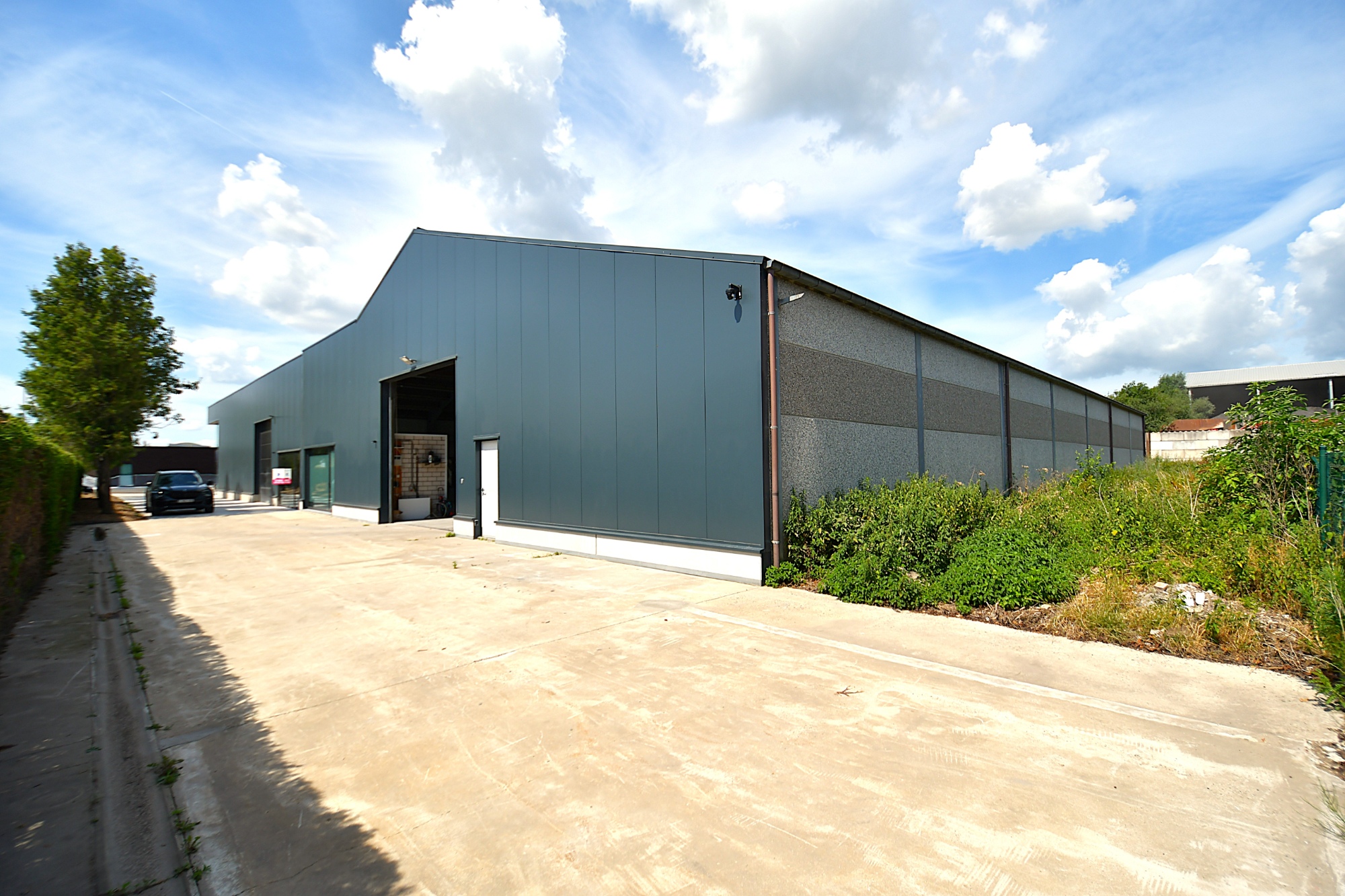 Loods (850m²) te koop in het industriepark SCHATTING te Zedelgem