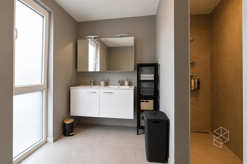 BEZOEKMOMENT VLOZET | RUIM LICHTRIJK GELIJKVLOERS APPARTEMENT MET 2 SLKPS EN GROOT TERRAS - 13
