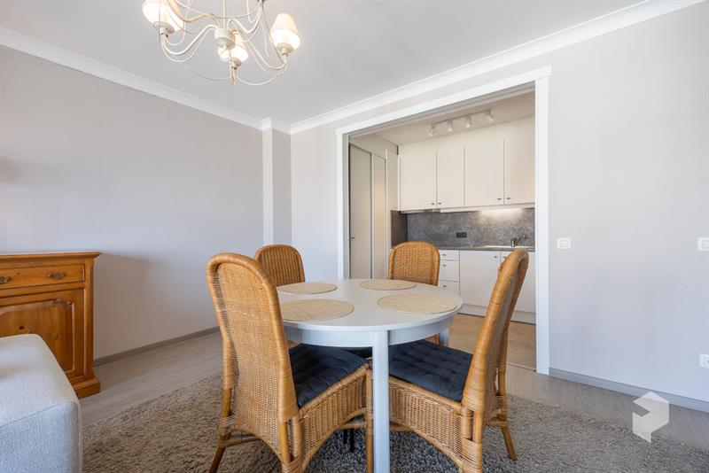 Goed gelegen ruim vernieuwd 2 slaapkamer appartement met terras en grote berging. - 7