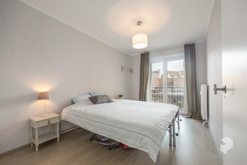 Goed gelegen ruim vernieuwd 2 slaapkamer appartement met terras en grote berging. - 17