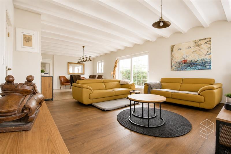 Wonen en ondernemen op één locatie: woning met loods in Ruiselede