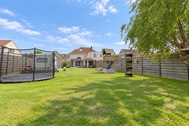 UITSTEKEND GELEGEN WONING met GROTE TUIN - 2