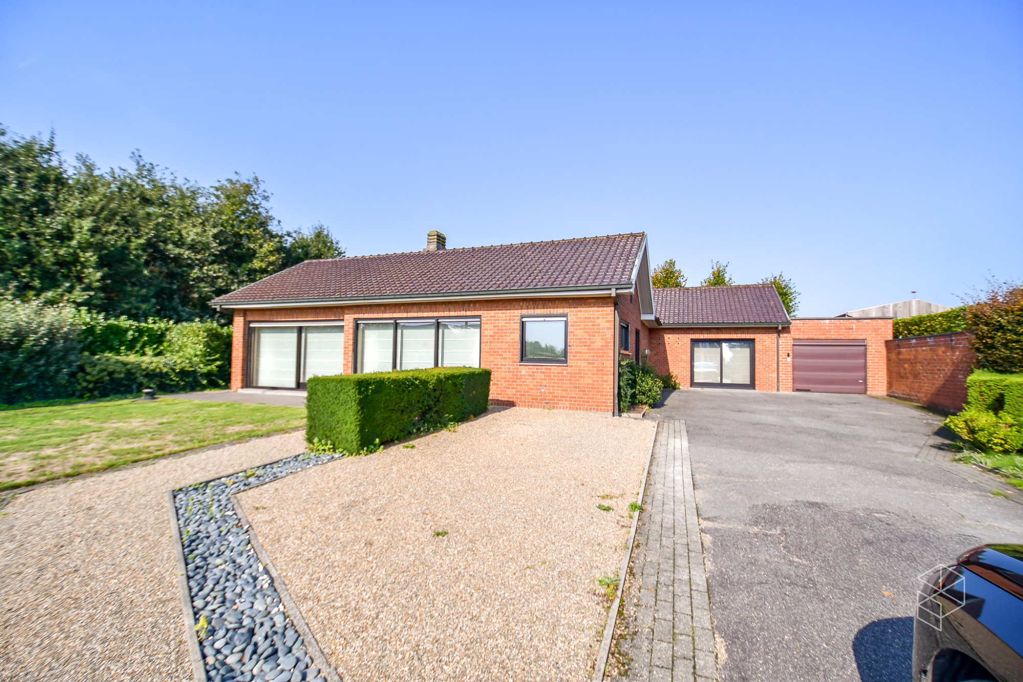 Grote goed onderhouden woning met 3 slpk, tuin en grote garage