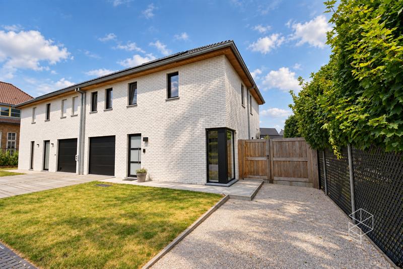 Recente (bj. 2023) royale woning met 4 SLPK (5 mogelijk) en grote tuin (EPC A)