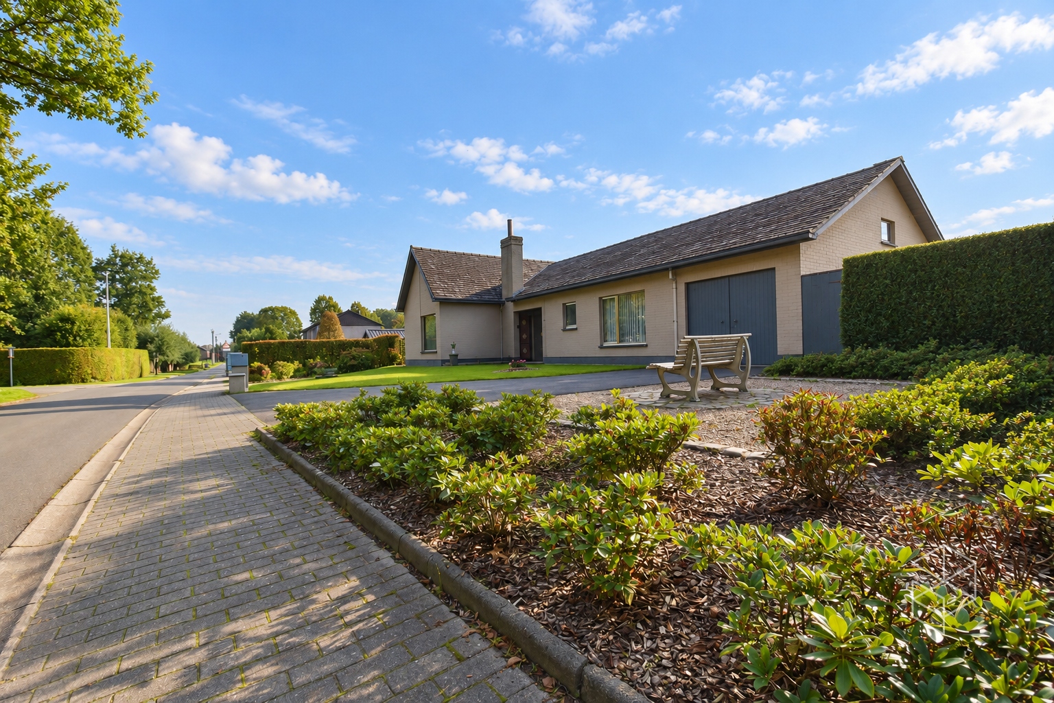 Rustig gelegen gelijkvloerse woning met royale woonoppervlakte