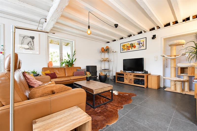 Karaktervolle woning in loftstijl met ruime loods op circa 1117 m² in Assebroek - 14