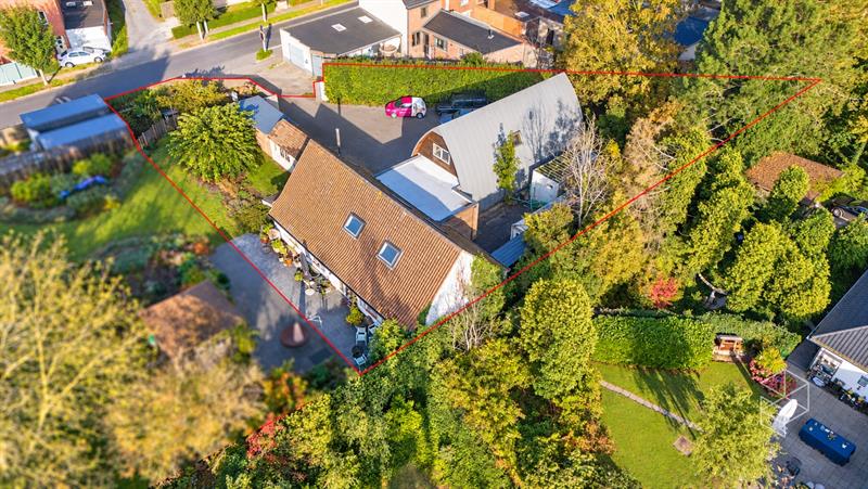 Karaktervolle woning in loftstijl met ruime loods op circa 1117 m² in Assebroek - 9