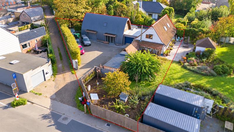 Karaktervolle woning in loftstijl met ruime loods op circa 1117 m² in Assebroek - 7