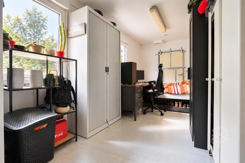 Karaktervolle woning in loftstijl met ruime loods op circa 1117 m² in Assebroek - 20