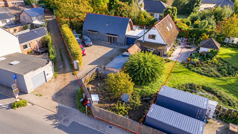 Karaktervolle woning in loftstijl met ruime loods op circa 1117 m² in Assebroek - 10