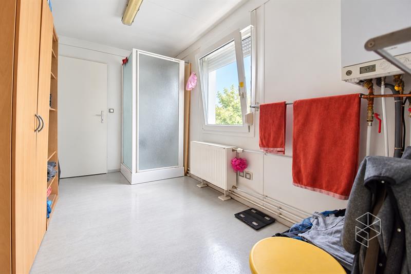 Karaktervolle woning in loftstijl met ruime loods op circa 1117 m² in Assebroek - 22