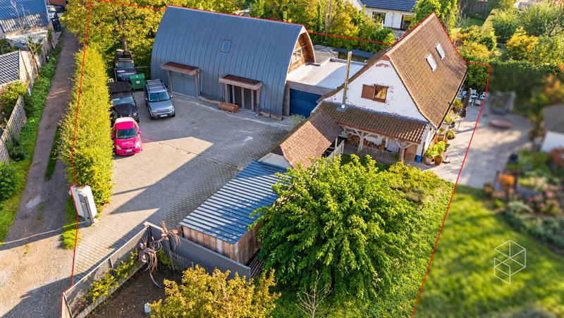 Karaktervolle woning in loftstijl met ruime loods op circa 1117 m² in Assebroek - 6