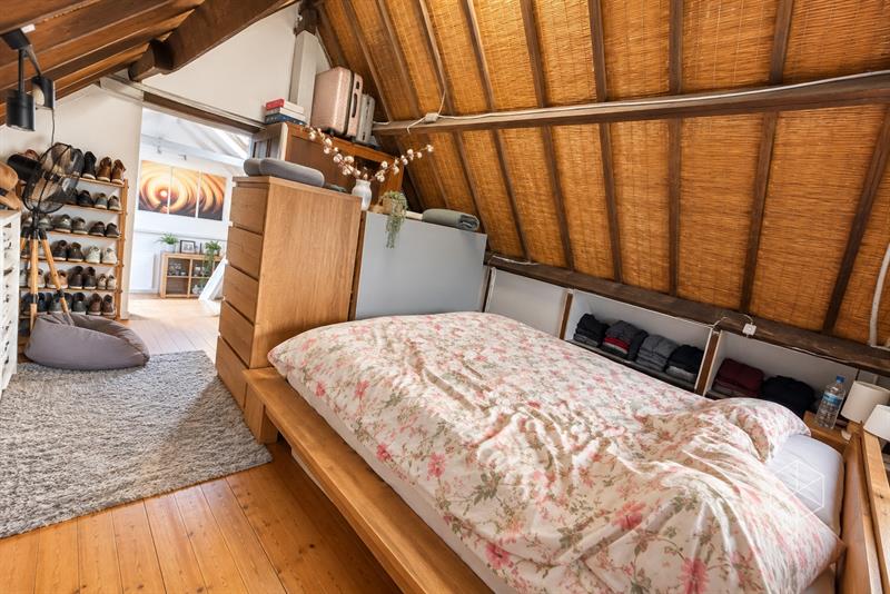 Karaktervolle woning in loftstijl met ruime loods op circa 1117 m² in Assebroek - 21