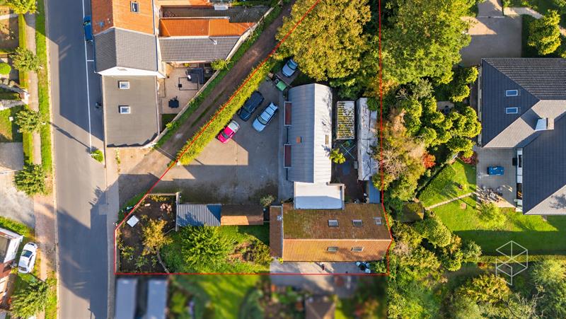 Karaktervolle woning in loftstijl met ruime loods op circa 1117 m² in Assebroek - 8