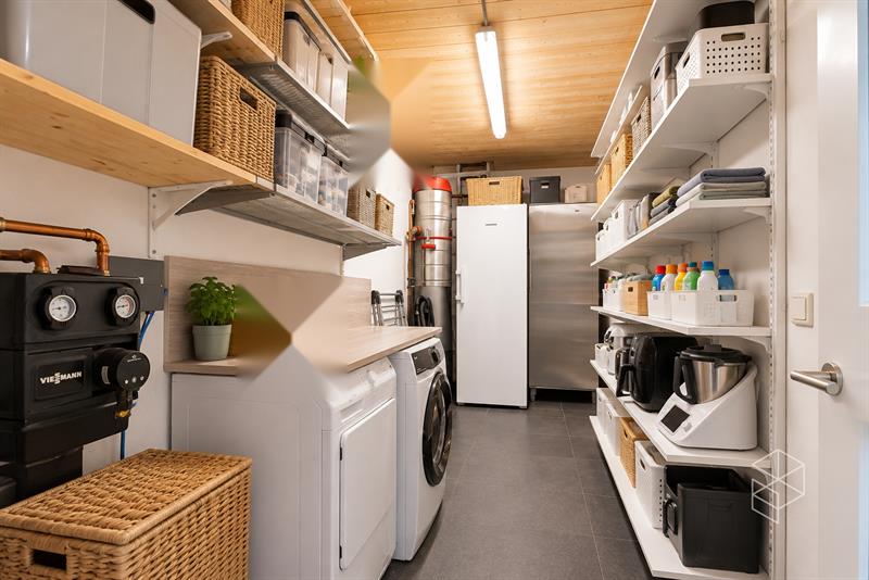 Karaktervolle woning in loftstijl met ruime loods op circa 1117 m² in Assebroek - 23
