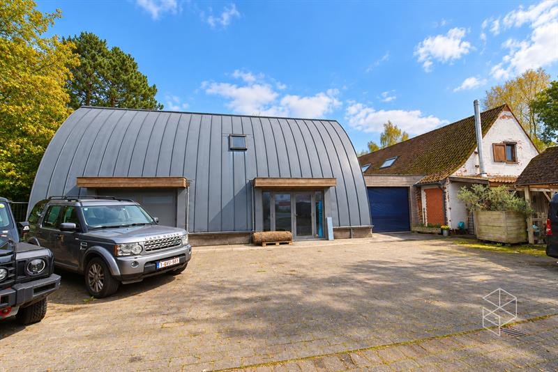 Karaktervolle woning in loftstijl met ruime loods op circa 1117 m² in Assebroek - 13