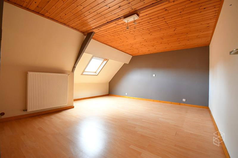 Goed onderhouden woning met 3 slpk, tuin oprit en bijgebouw - 11