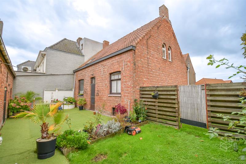 Goed onderhouden woning met 3 slpk, tuin oprit en bijgebouw - 2
