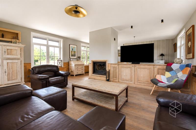 Landhuis met zwembad, bijgebouw en weide op 10 570 m² - 12