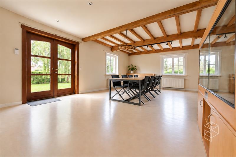 Klassevolle villa met bijgebouw op unieke ligging aan het kanaal Gent-Brugge - 8