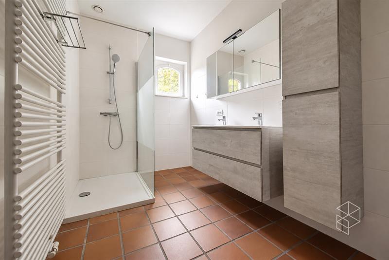 Klassevolle villa met bijgebouw op unieke ligging aan het kanaal Gent-Brugge - 12