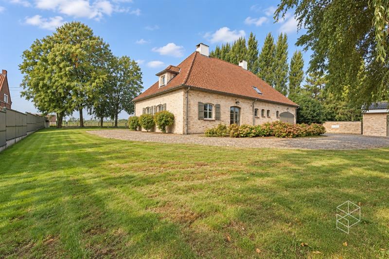 Klassevolle villa met bijgebouw op unieke ligging aan het kanaal Gent-Brugge - 2