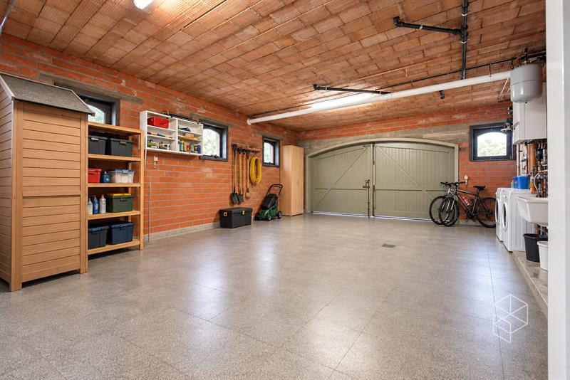 Klassevolle villa met bijgebouw op unieke ligging aan het kanaal Gent-Brugge - 14