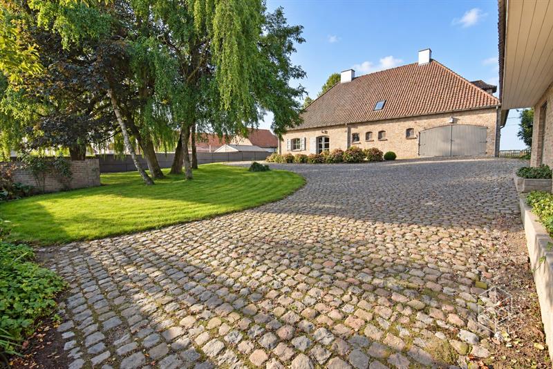 Klassevolle villa met bijgebouw op unieke ligging aan het kanaal Gent-Brugge - 4