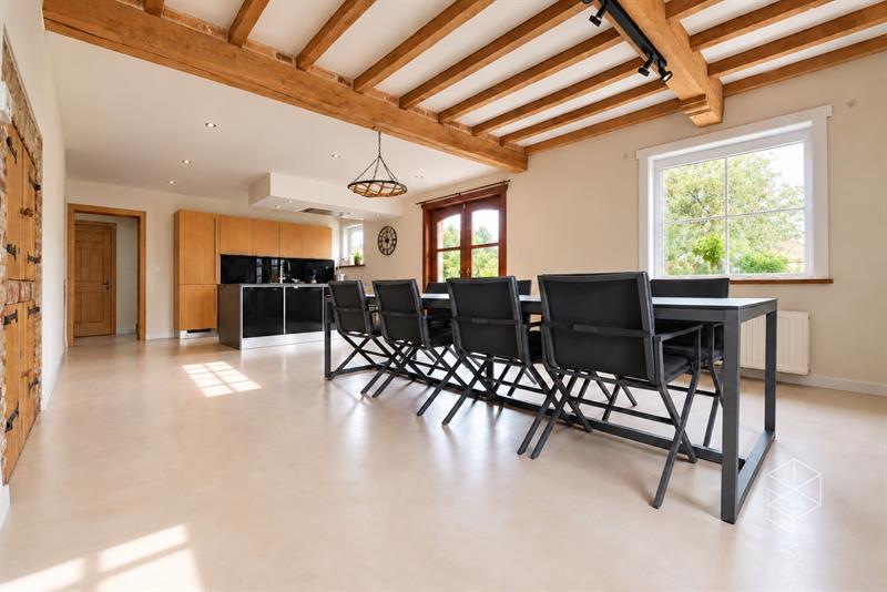 Klassevolle villa met bijgebouw op unieke ligging aan het kanaal Gent-Brugge - 7