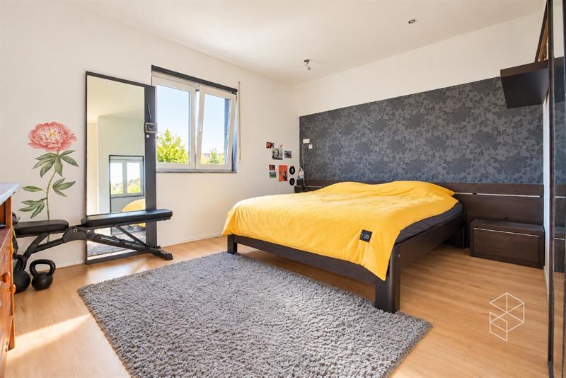Mooi gelegen vereder af te werken ruime woning met 4 slpk en grote tuin - 18