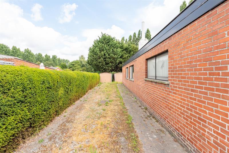 Centraal gelegen gelijkvloerse woning met royale tuin op 1636m² - 18