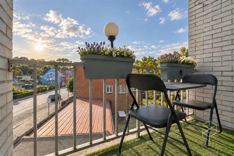 Lichtrijk hoekappartement met 2 slaapkamers en terras op topligging in Assebroek - 2